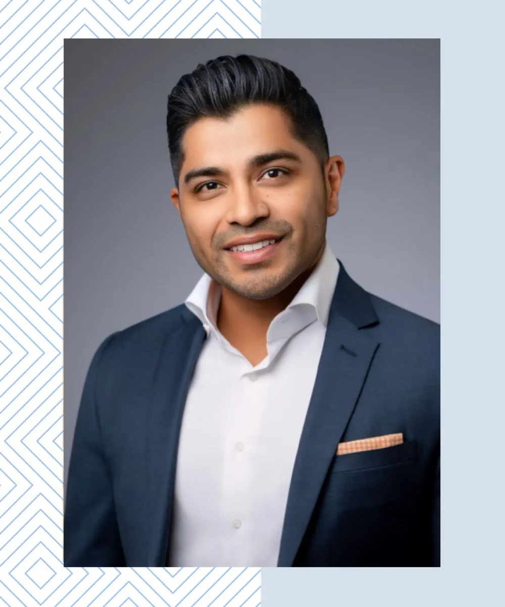 Alexander Santibáñez headshot
